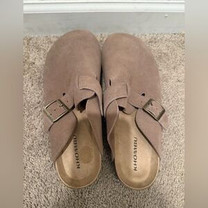 “New” Khombu Women's Brown Mules with Buckle size9